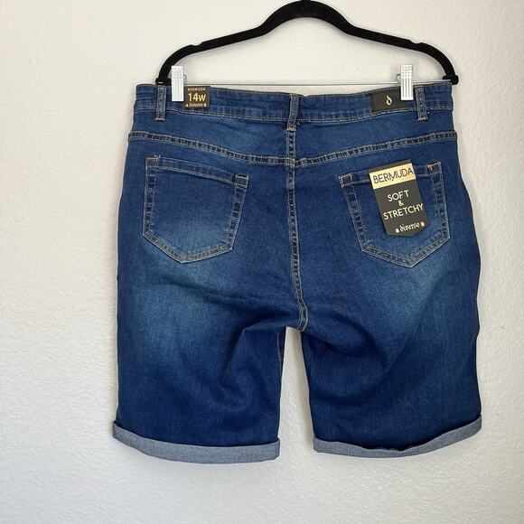 Diverso Women Bermuda Denim Shorts Size 14W Soft & Stretchy Distressed Blue NWT - Picture 2 of 14